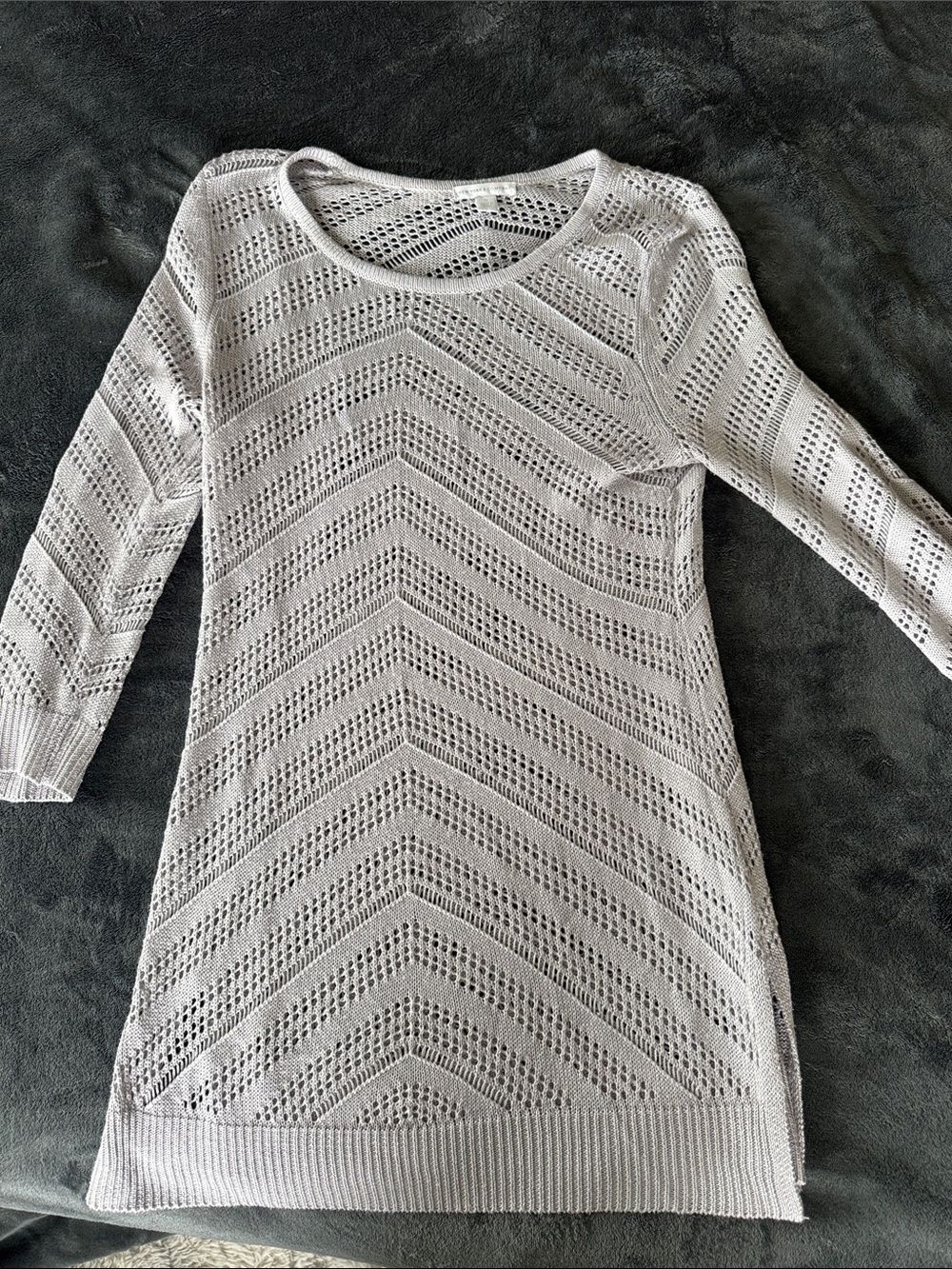 New York & Company Light Gray Open-Knit 3/4 Sleeve shirt. Size Medium